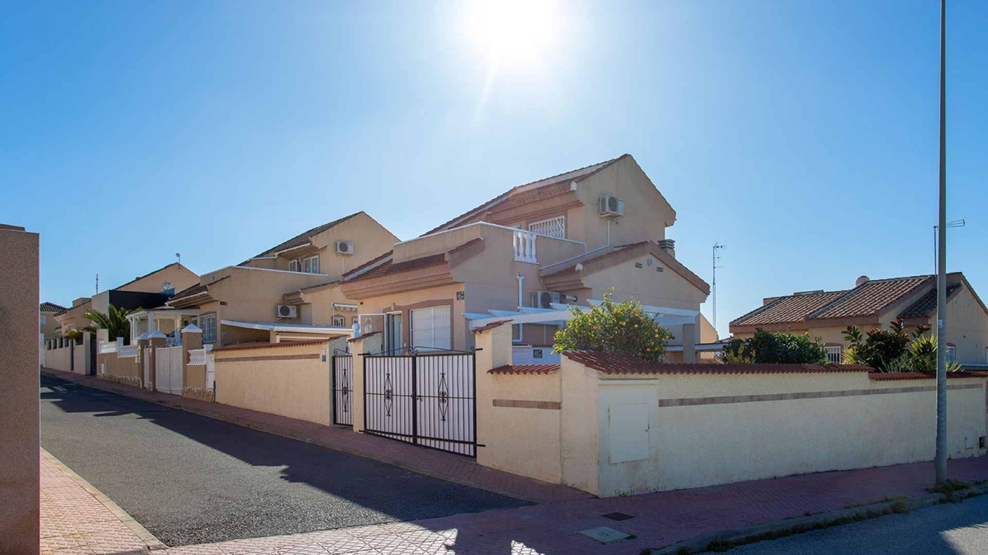 Revente - Villa -
Rojales - Pueblo