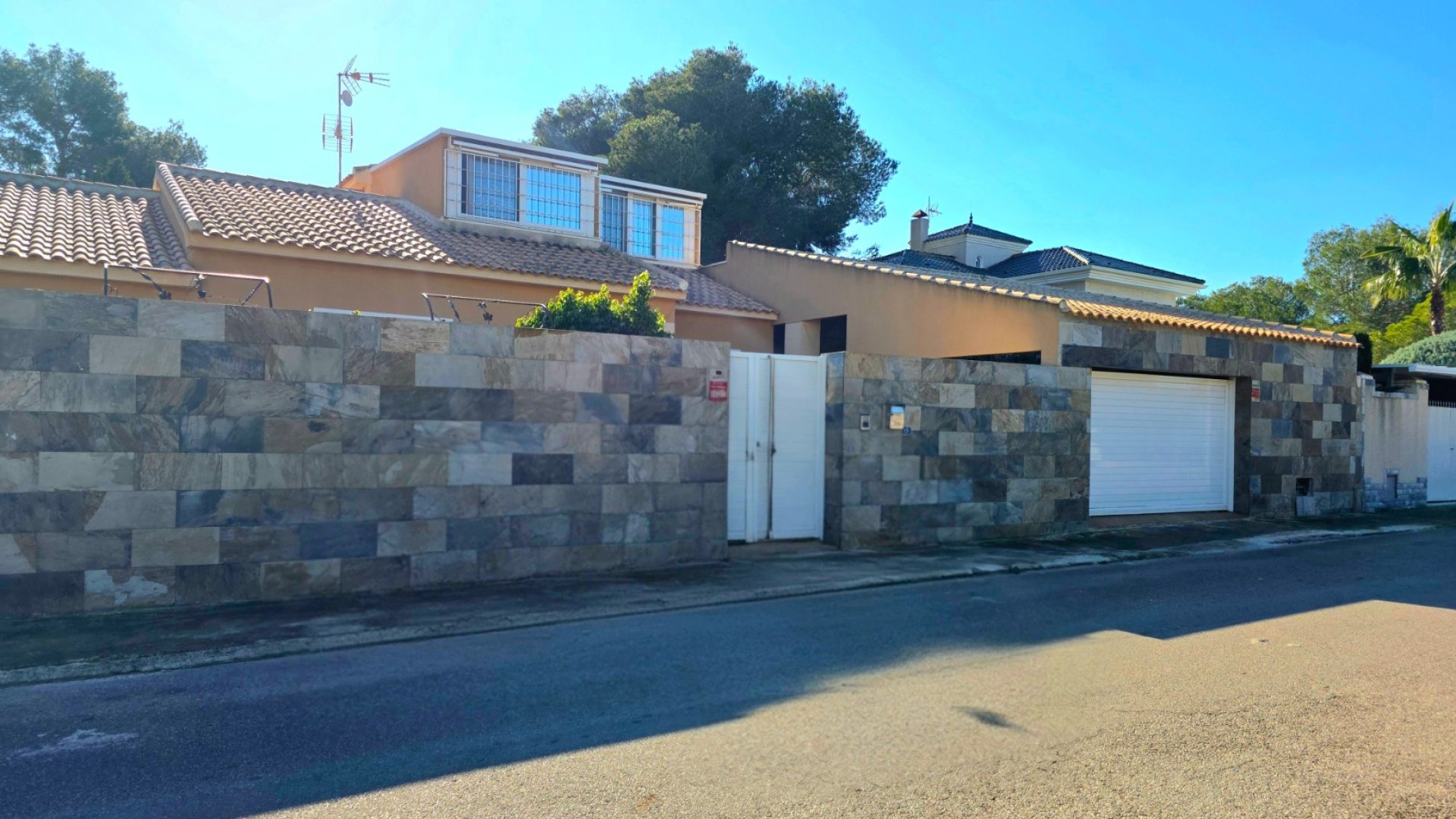 Revente - Villa -
Torrevieja - Cabo Cervera