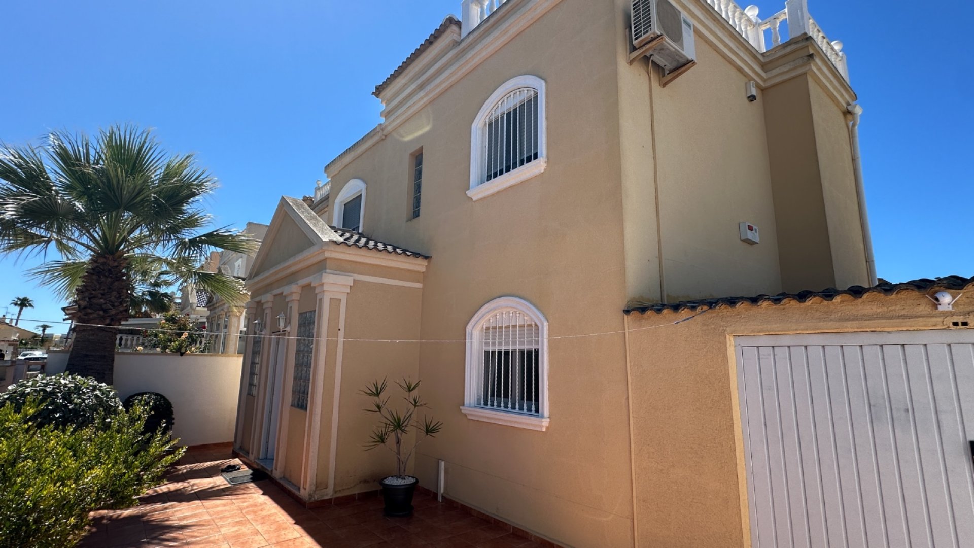 Revente - Villa -
Torrevieja - Nueva Torrevieja