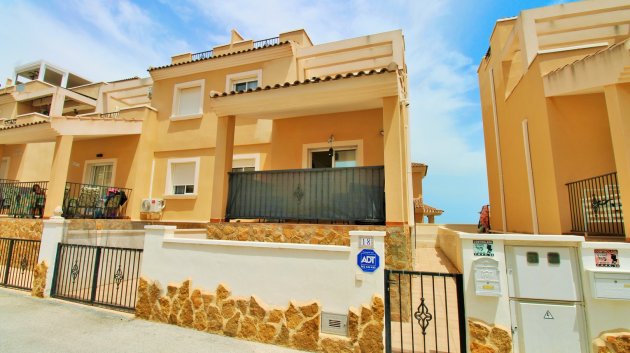 Townhouse - Resale -
                San Miguel de Salinas - ML-91554
