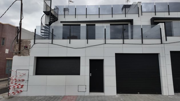 Villa - Resale - Alicante -
                Vistahermosa