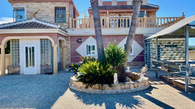 Villa - Resale -
                Guardamar del Segura - ML-85421