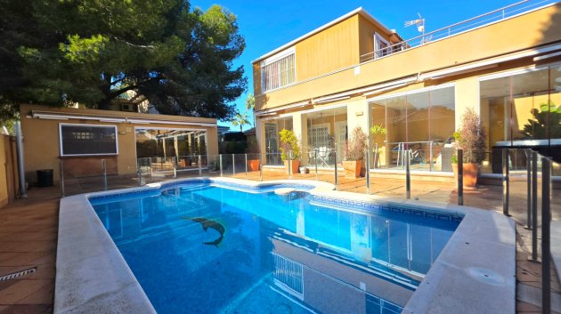 Villa - Resale - Torrevieja -
                Cabo Cervera