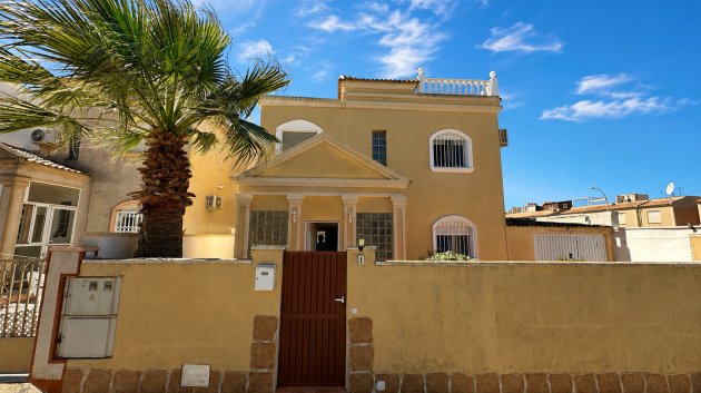 Villa - Resale - Torrevieja -
                Nueva Torrevieja