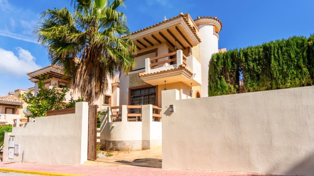 Villa - Resale - Villamartín -
            Villamartín