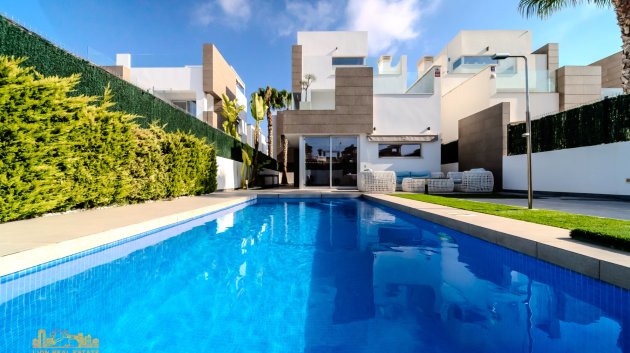 Villa - Revente -
                Guardamar del Segura - ML-48899