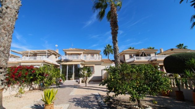 Villa - Revente - Orihuela Costa -
                Los Dolses