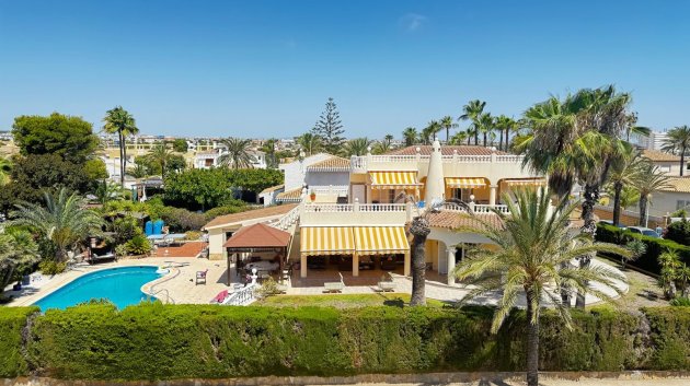 Villa - Revente -
                Torrevieja - ML-86311