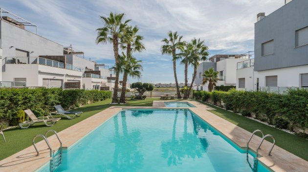 Reventa - Apartamentos -
Orihuela Costa - Punta Prima