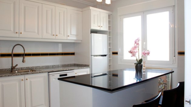 Resale - Villa -
Orihuela Costa - Campoamor Golf