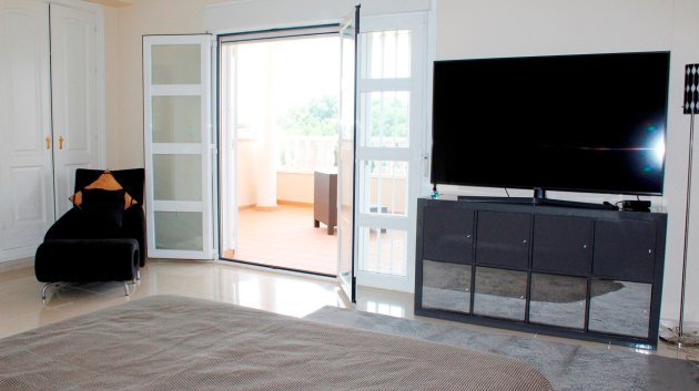 Resale - Villa -
Orihuela Costa - Campoamor Golf