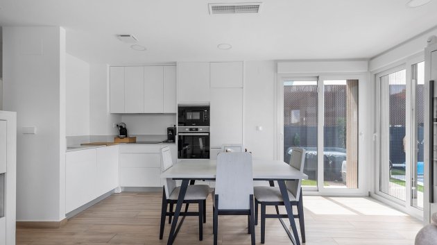 Resale - Villa -
Orihuela Costa - Vistabella