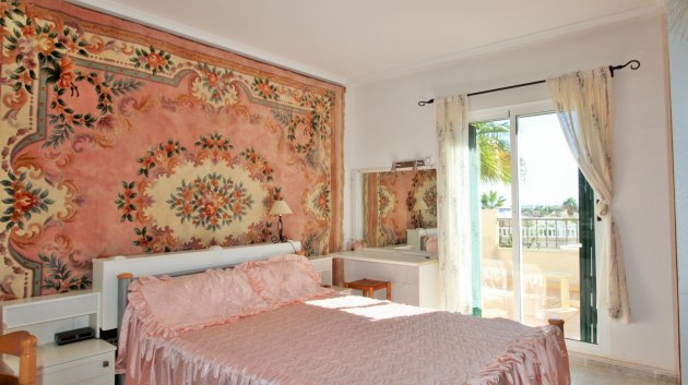 Resale - Townhouse -
Villamartín