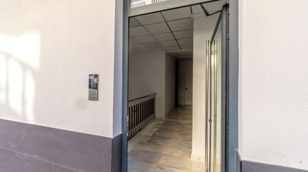 Reventa - Apartamentos -
Torrevieja - Playa de El Cura