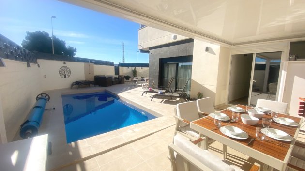 Resale - Villa -
Ciudad Quesada - Pueblo Bravo