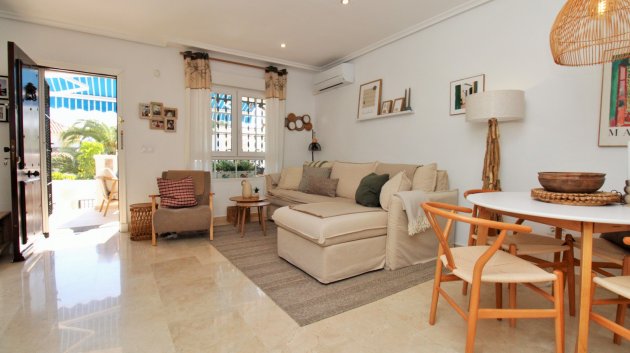 Resale - Townhouse -
Villamartín - Las Violetas
