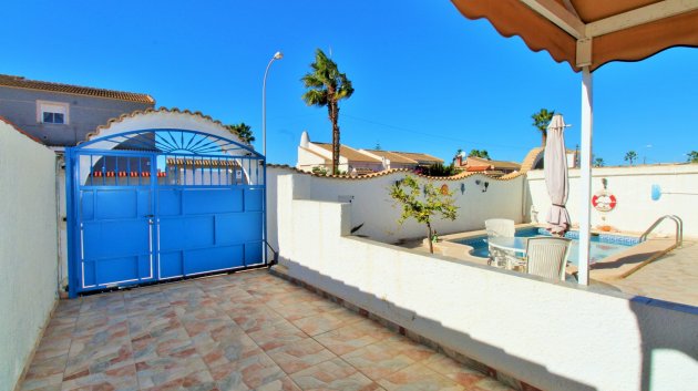 Resale - Villa -
Torrevieja - El Chaparral