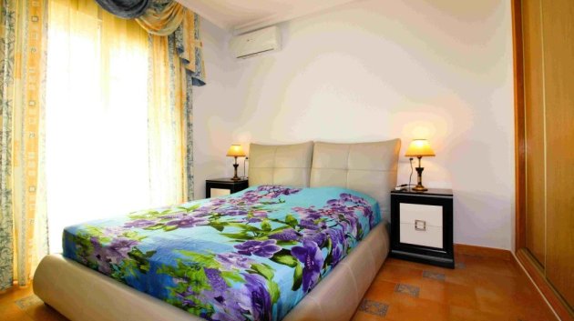 Resale - Villa -
Orihuela Costa - Los Dolses