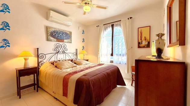 Resale - Villa -
Villamartín