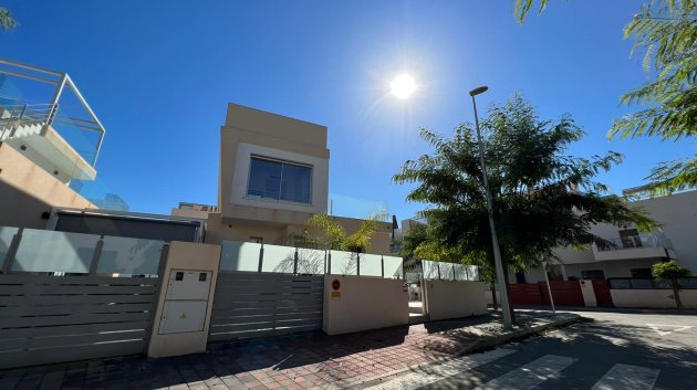 Revente - Villa -
Mil Palmeras - Costa Blanca