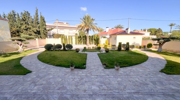 Resale - Villa -
Orihuela Costa