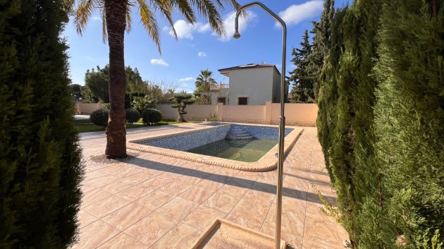 Resale - Villa -
Orihuela Costa