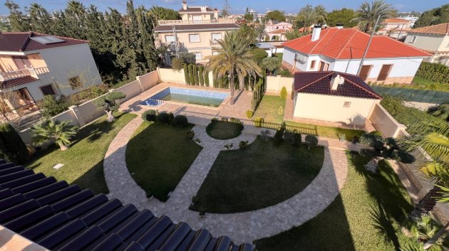 Resale - Villa -
Orihuela Costa