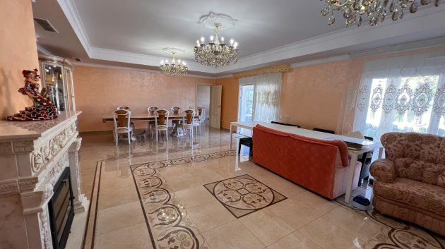 Resale - Villa -
Orihuela Costa