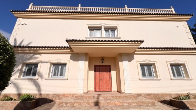 Resale - Villa -
Orihuela Costa