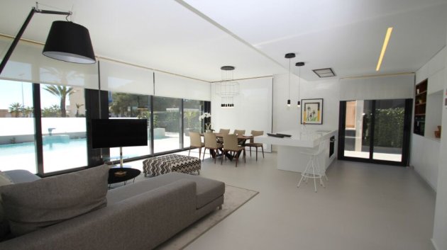 Obra nueva - Chalets -
San Miguel de Salinas