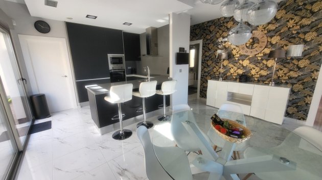 Resale - Villa -
Villamartín