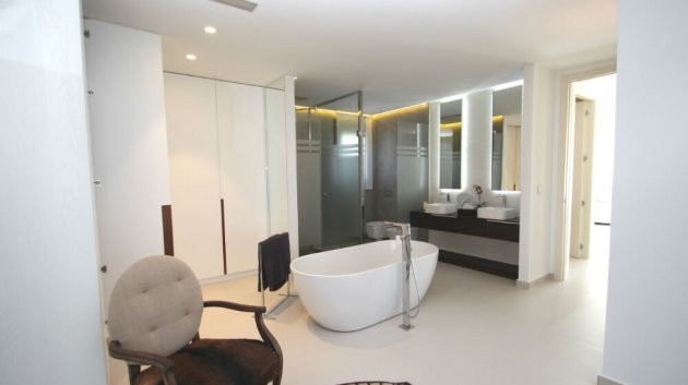 Obra nueva - Chalets -
San Miguel de Salinas