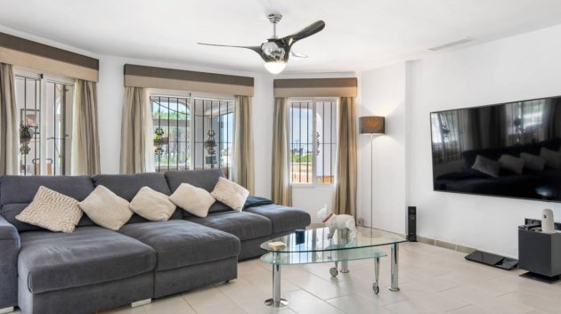 Resale - Villa -
Catral