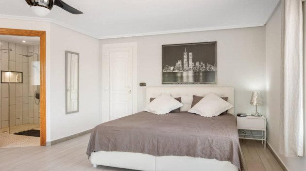 Resale - Villa -
Catral