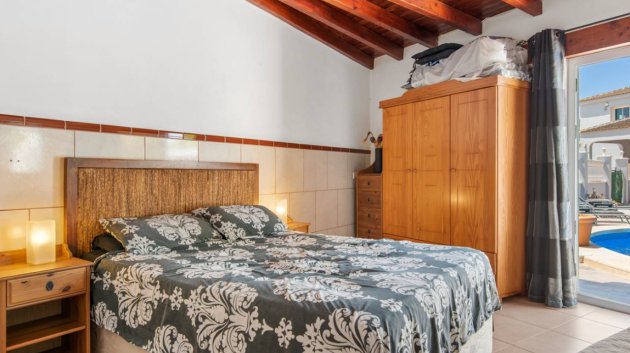 Resale - Villa -
Catral