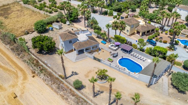 Resale - Villa -
Catral