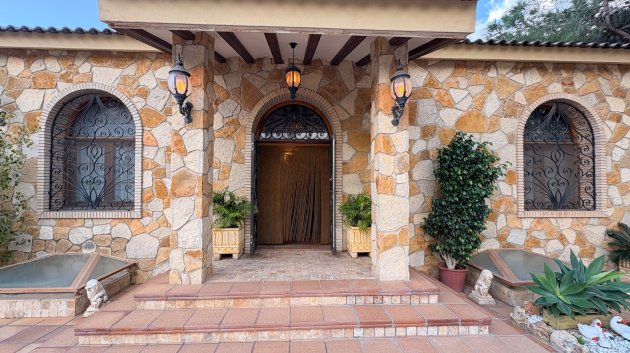 Reventa - Chalets -
Elche - Altzabares Alto