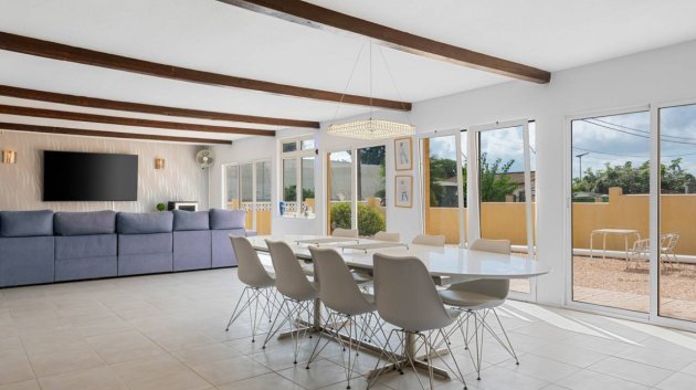 Resale - Villa -
Los Montesinos