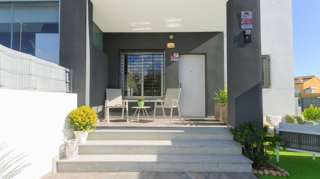 Reventa - Adosado -
Torrevieja - Aguas Nuevas 1