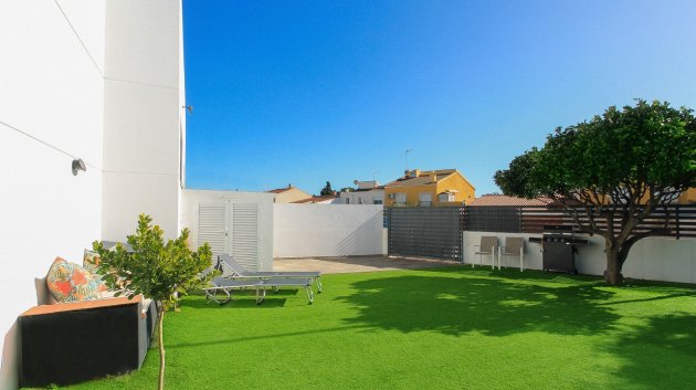 Reventa - Adosado -
Torrevieja - Aguas Nuevas 1