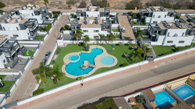 Reventa - Adosado -
Torrevieja - Aguas Nuevas 1