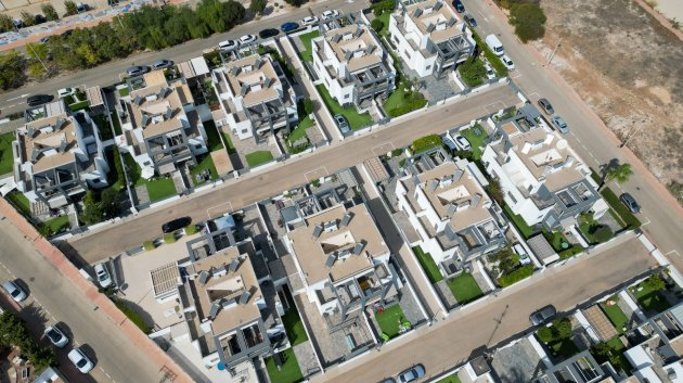 Reventa - Adosado -
Torrevieja - Aguas Nuevas 1