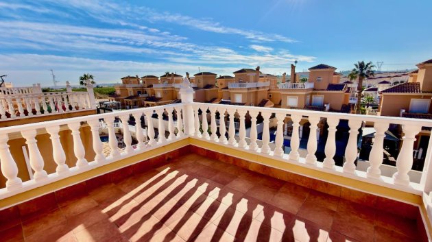 Resale - Villa -
Lo Crispin