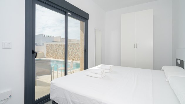 Revente - House - Semi-Detached House -
Daya Nueva