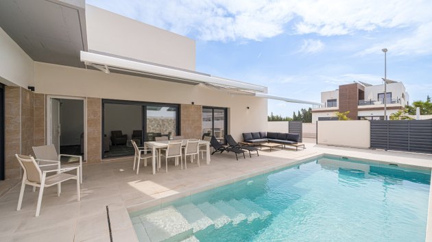 Revente - House - Semi-Detached House -
Daya Nueva