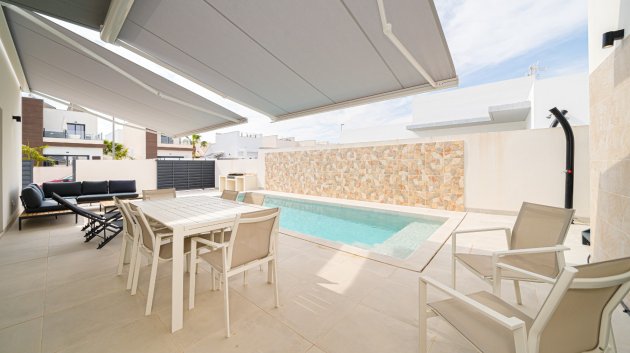 Revente - House - Semi-Detached House -
Daya Nueva