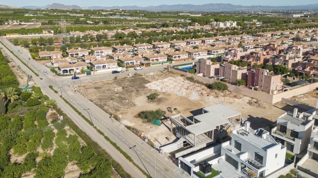 Obra nueva - Chalets -
Benijofar