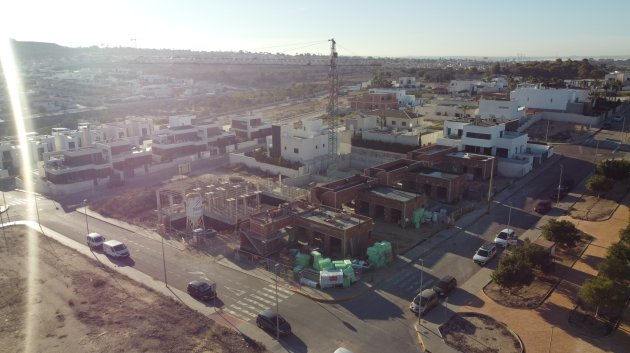 Obra nueva - Chalets -
Benijofar