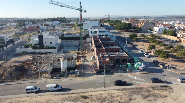 Obra nueva - Chalets -
Benijofar