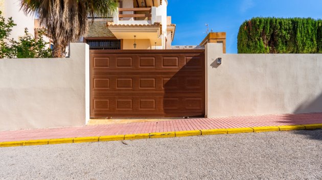 Resale - Villa -
Villamartín
